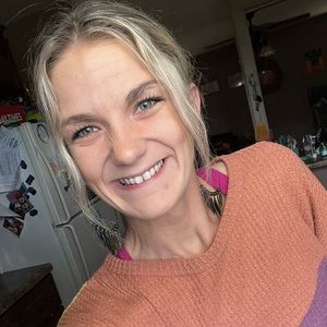 Meet your Posher, Caitlin